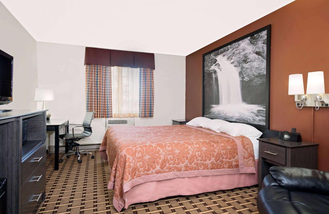 Super 8 By Wyndham Ashland Hotel Exterior photo